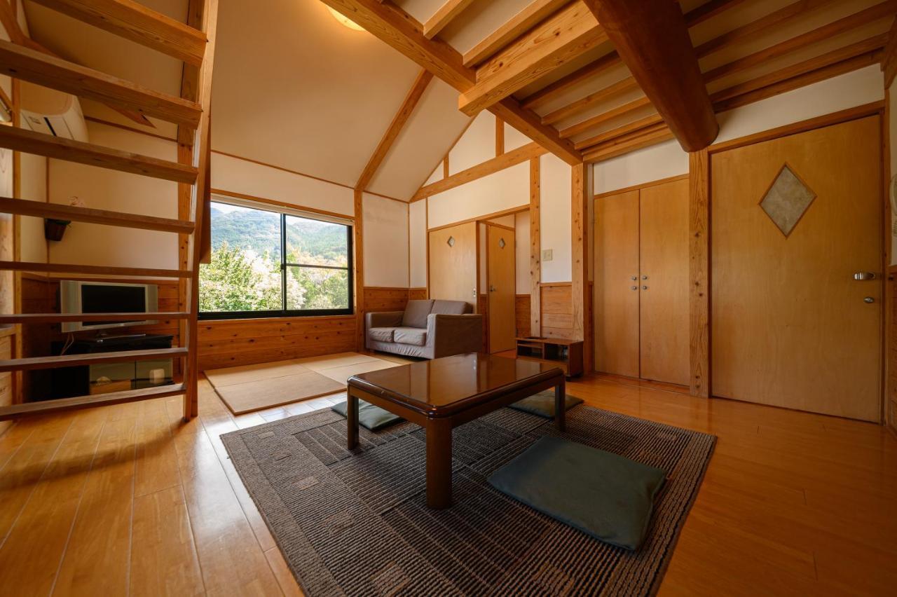 Bed and Breakfast Yufuin Flora House Экстерьер фото